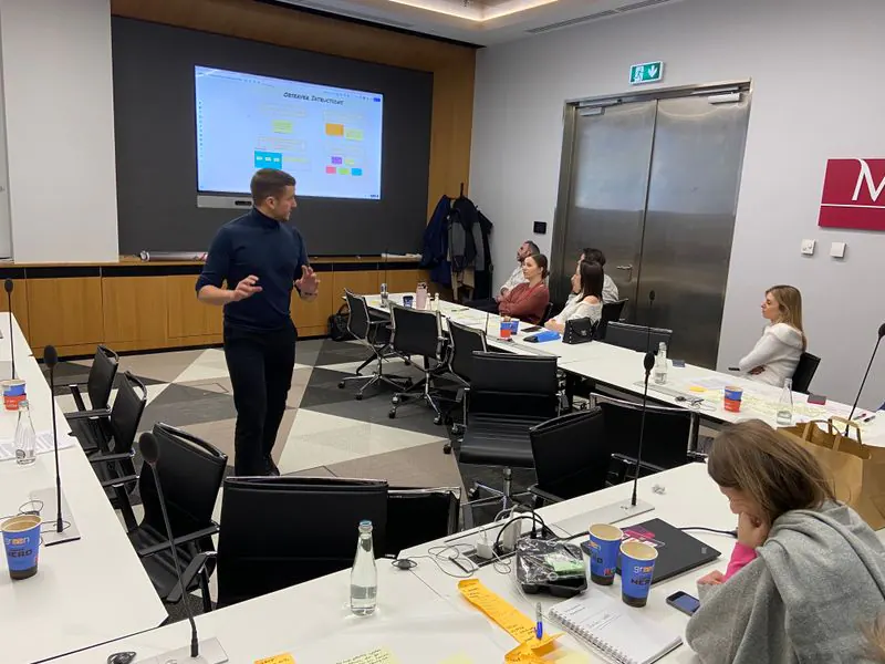 Aleksander Uznański running a product discovery workshop with a product team